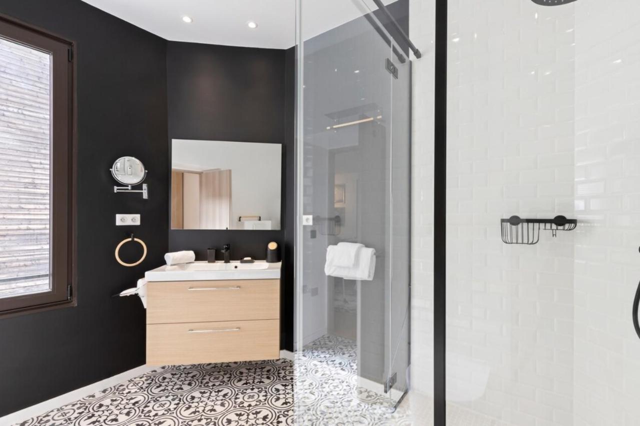 Apartment Stunning 2 Bedroom *