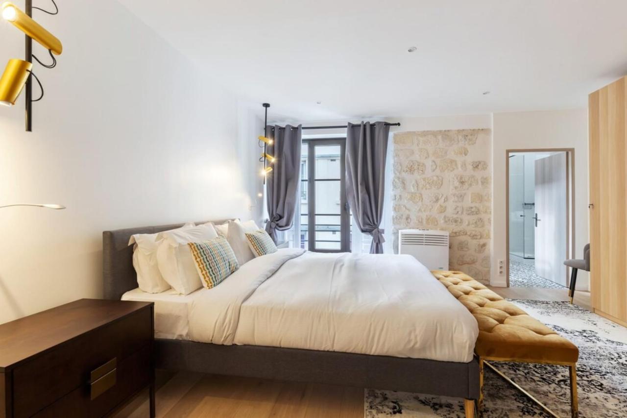Apartment Stunning 2 Bedroom *